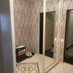 miroir dans le couloir coulissant