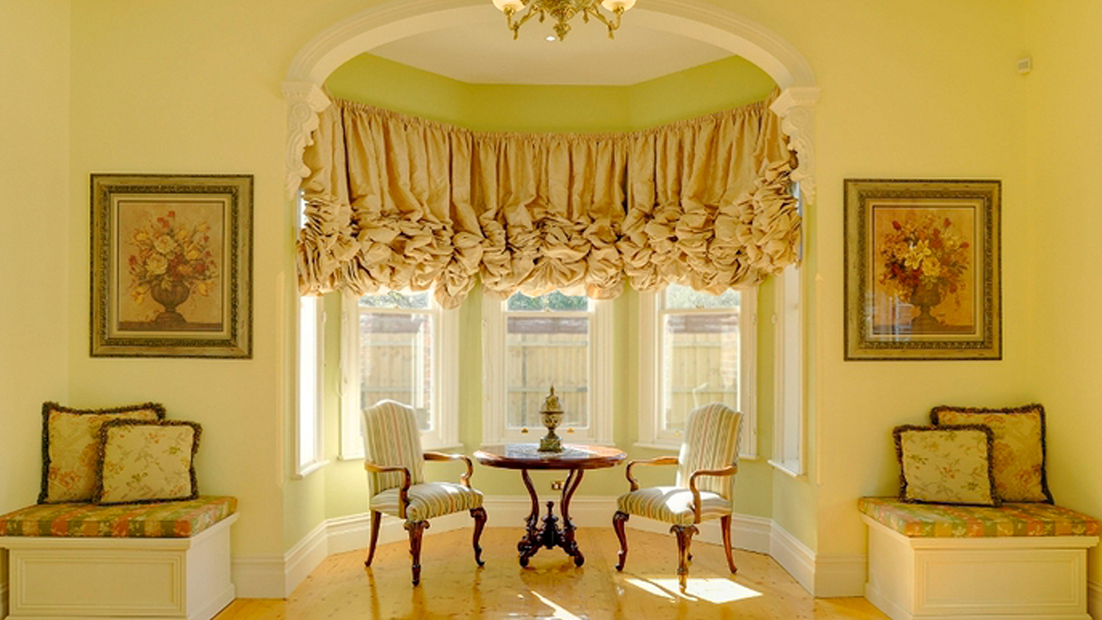 rideaux autrichiens pour salon baroque