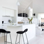 tabouret de bar noir avec pieds fins