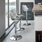 tabouret de bar gris sur pied