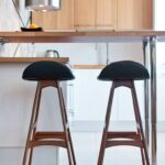 tabouret de bar noir avec marron