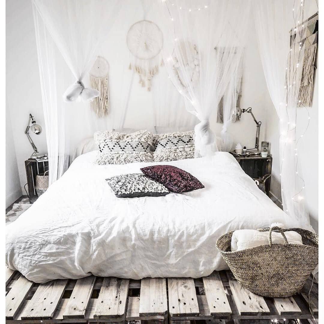 camera da letto bianca boho
