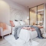 camera da letto bianca con armadio a specchio
