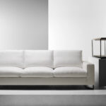 canapé en cuir blanc long