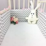 parachoques para una cama con una liebre