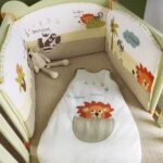 parachoques para una cama con un erizo