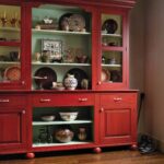 credenza rossa della cucina