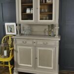 credenza cucina con bicchieri