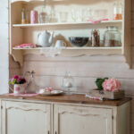 credenza da cucina con ripiani