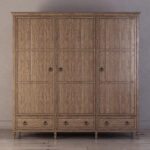 armoire à trois portes en bois