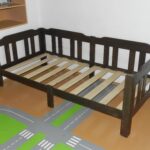 детско легло от дърво тристранно