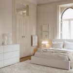 camera da letto nei colori beige chiaro