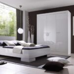 design interessante di una camera da letto bianca