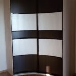mobile a raggio concavo marrone