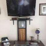 comment cacher les fils du décor photo du téléviseur