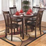 table de cuisine marron