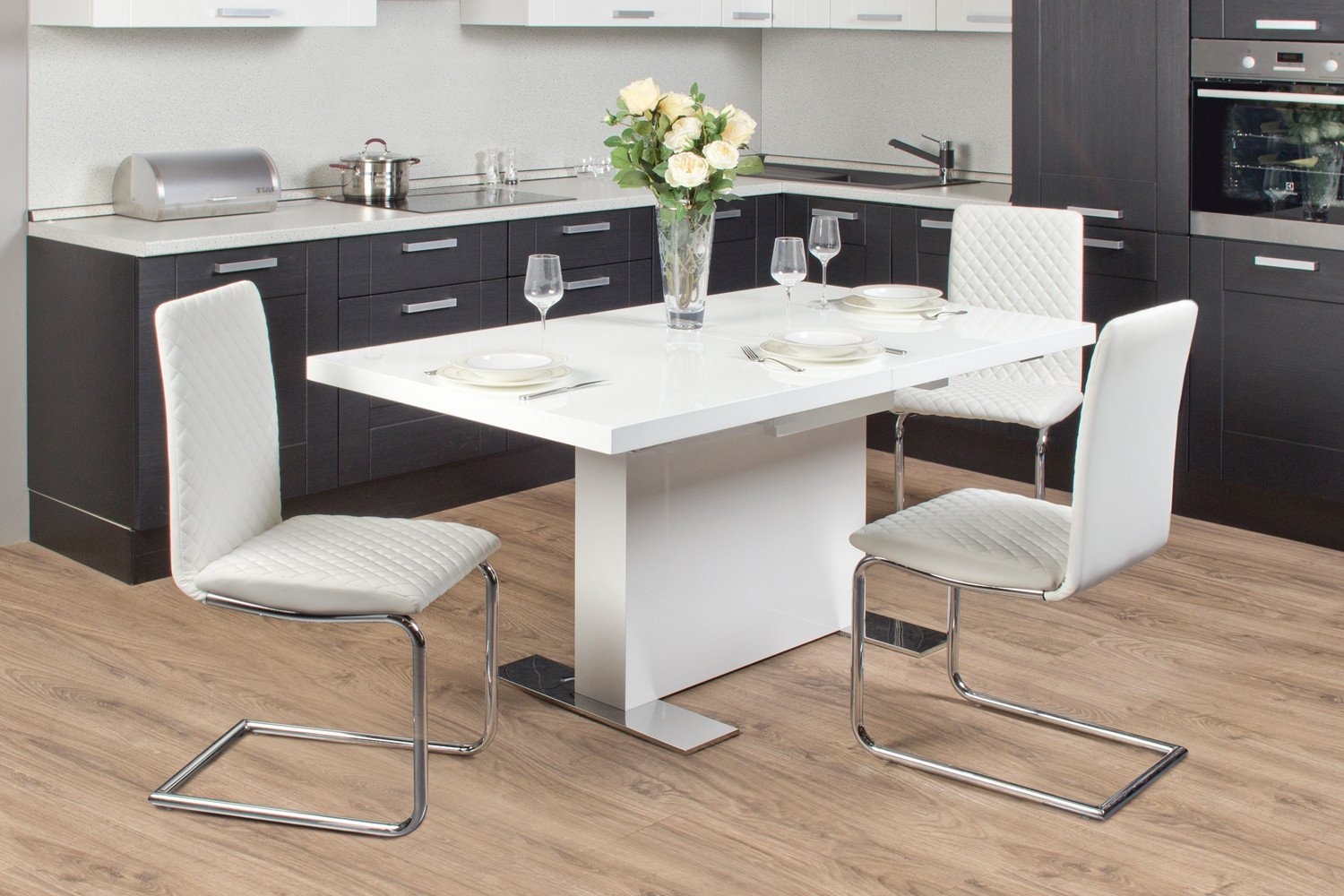 table de cuisine blanche