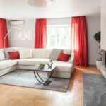 photo de décor de rideaux rouges
