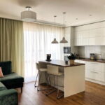 cuisine 15 m² avec un canapé