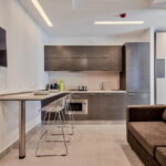 cuisine 15 m² avec un canapé photo intérieur