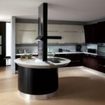 ensemble de cuisine dans un intérieur sombre