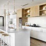 ensemble de cuisine dans un intérieur lumineux
