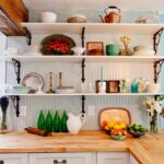étagère en fer forgé provence dans la cuisine