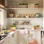 Etagère Provence dans la cuisine avec panier