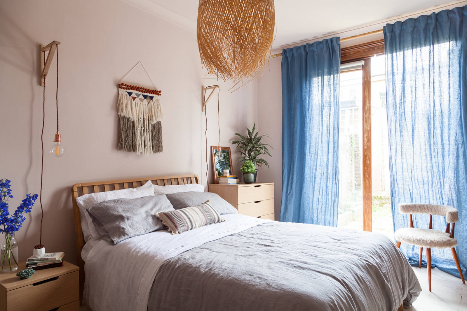 Rideaux en lin dans la chambre