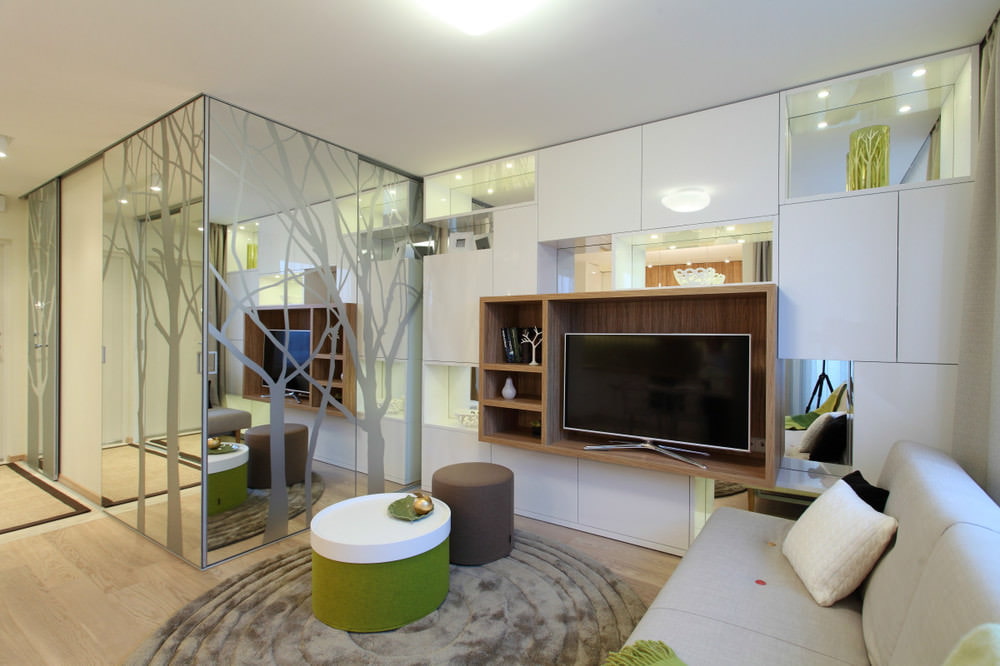 les meubles pour un petit appartement sont en miroir