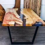table en bois poli