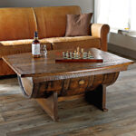 table en bois avec tonneau