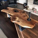 une table en bois à partir d'une grande planche