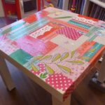 table décorée avec du papier