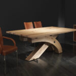 table en bois avec pieds tordus