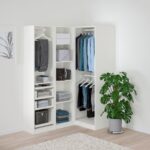 armoire ouverte blanche