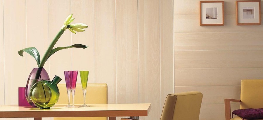 panneaux en plastique à l'intérieur