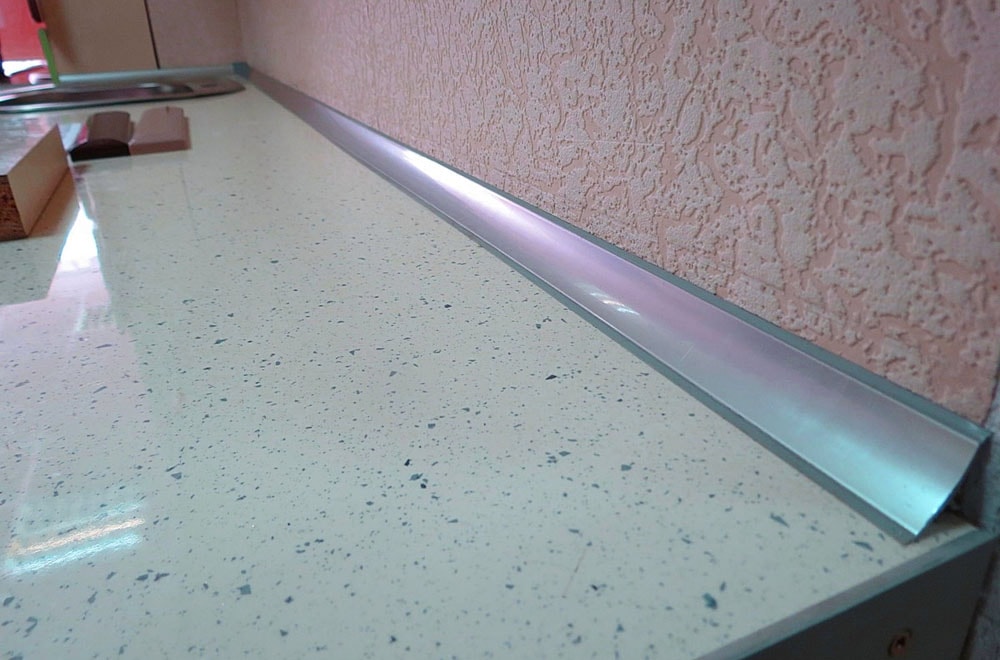 plinthes en aluminium