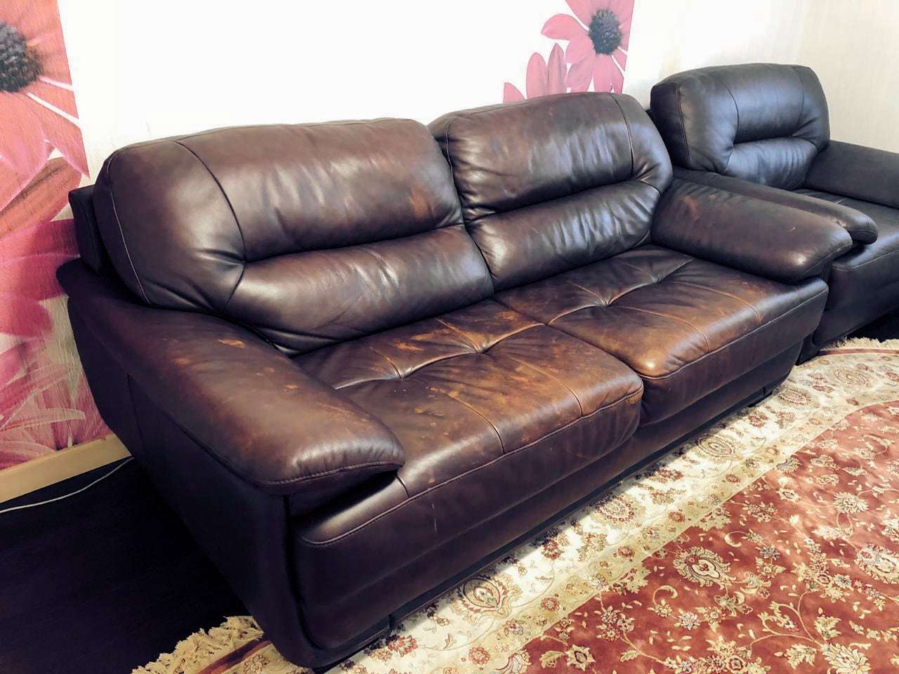 muebles de cuero viejo