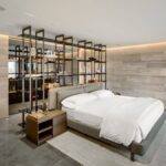 étagère dans le rack de la chambre