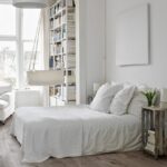 étagère dans la chambre