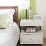 étagère dans la chambre