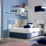 étagère dans la chambre