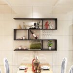 étagère au-dessus de la table marron
