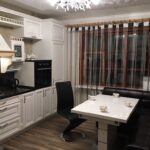 cozinha com cortinas de algodão