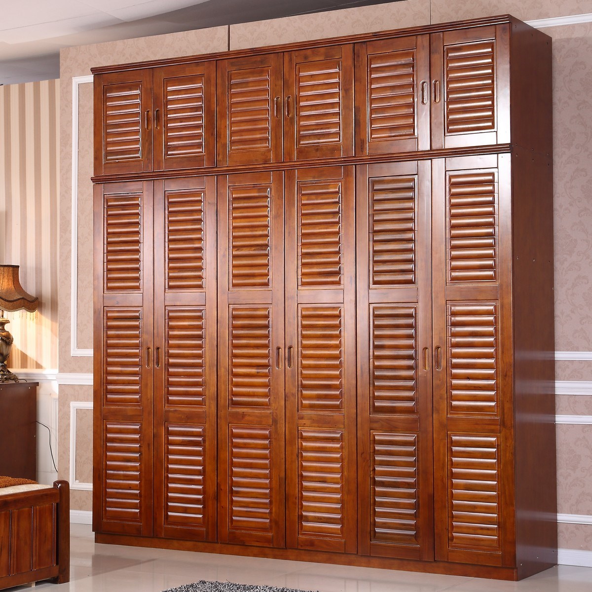 taille de l'armoire en bois