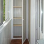armoire sur le balcon