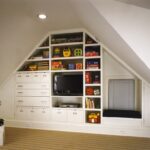 Kleiderschrank auf dem Dachboden