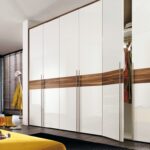 armoire à plusieurs portes