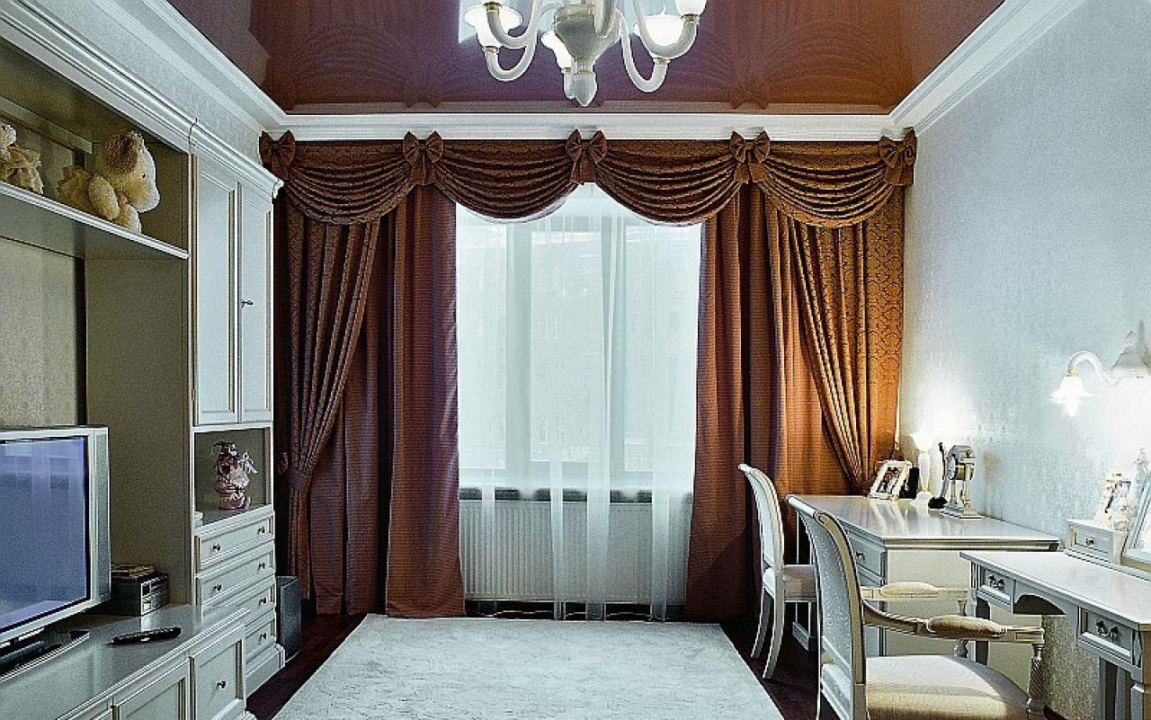 cortinas marrons lambrequim